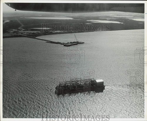 1973 press photo barge - photo, a