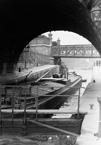 Barge the seine river in - on,