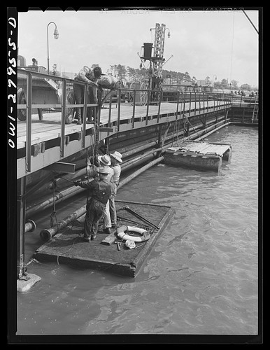 Photo baytown texas 1943 oil - photo:baytown,
