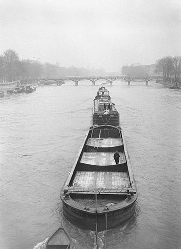 Long convoy barges towed - a,