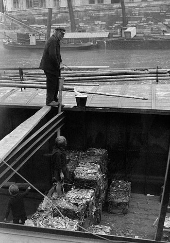 Barge the seine river - on,