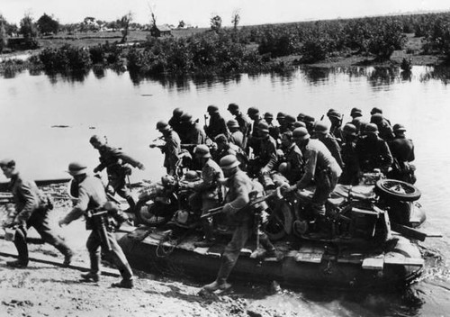 Enemy storm troops landing
