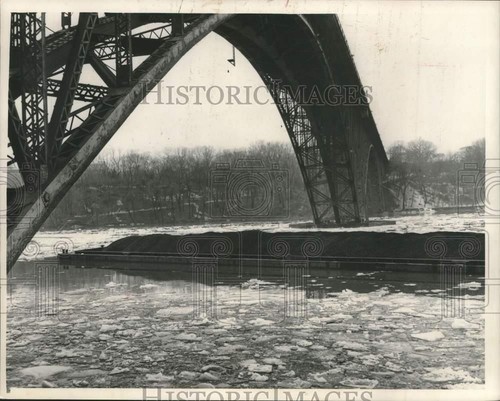 1951 press photo loose barge - loose,