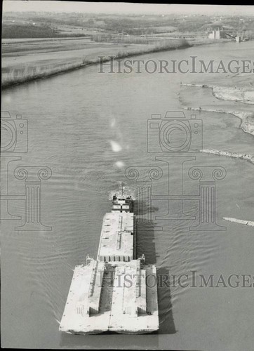 Press photo barge near - press,