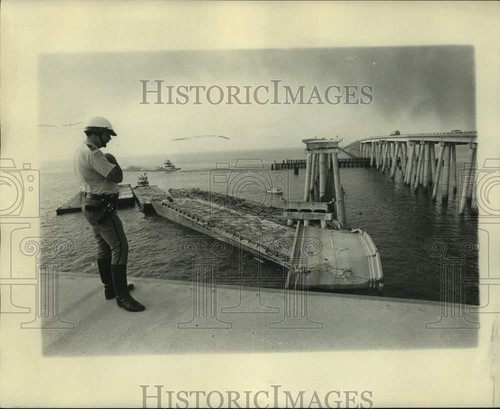 1974 press photo - photo, police