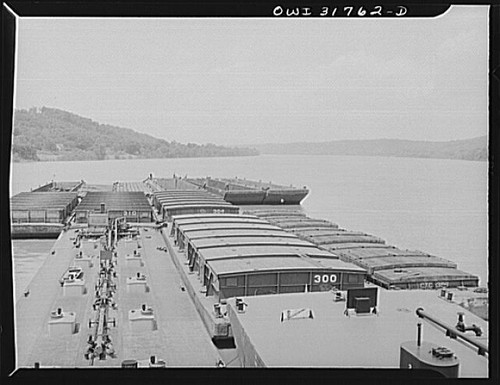 Photo towboat weir barges - photo:towboat,