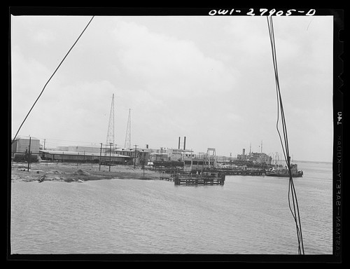 Photo baytown texas 1943 oil - texas,